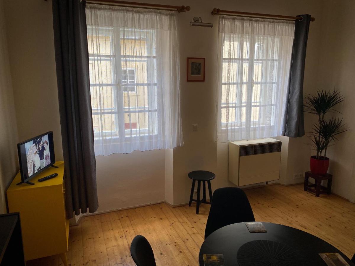 Utulny Byt Pod Prazskym Hradem Apartment Prague Exterior photo